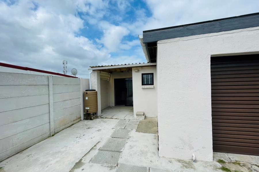 1 Bedroom Property for Sale in Grassy Park Western Cape